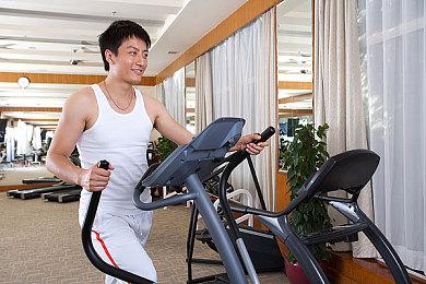 《千锤百炼》公布新宣传片 开放世界生存制作